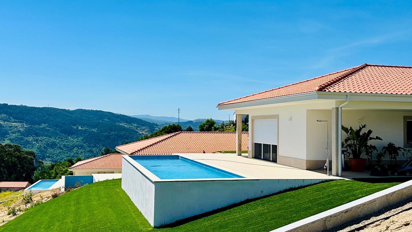 T3 house with pool in Marco de Canaveses